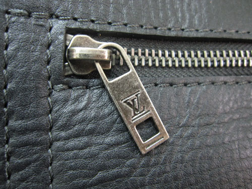 Louis Vuitton replica Utah Leather Omaha M97022 (basalte) 