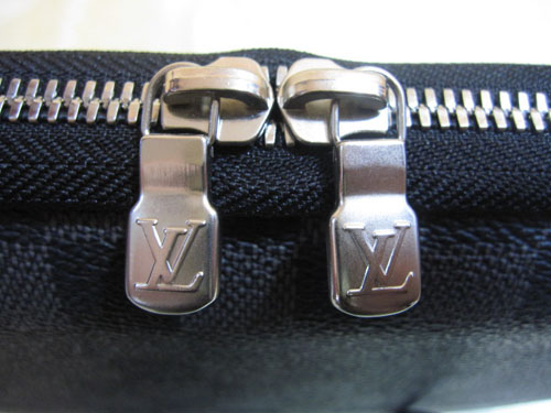 Louis Vuitton replica Damier Graphite canvas laptop sleeve 13