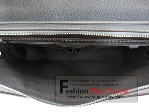 Louis Vuitton replica Taiga Leather Vassili PM M32641(glacier)