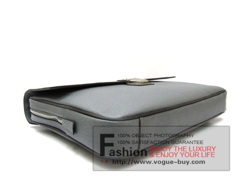 Louis Vuitton replica Taiga Leather Vassili PM M32641(glacier)