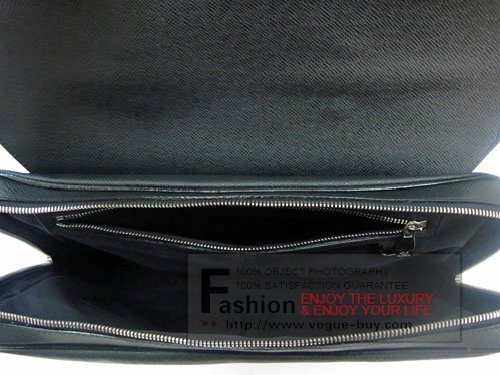 Louis Vuitton replica Taiga Leather Vassili PM M32640(boreal)
