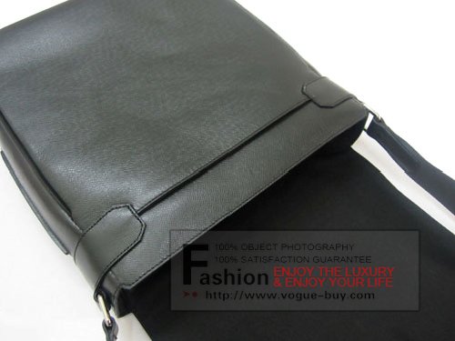 Louis Vuitton replica Taiga Leather Milo messenger bag M32632 (boreal)